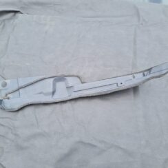 Ieliktņis starp spārnu un durvīm priekš TOYOTA COROLLA VERSO 2005