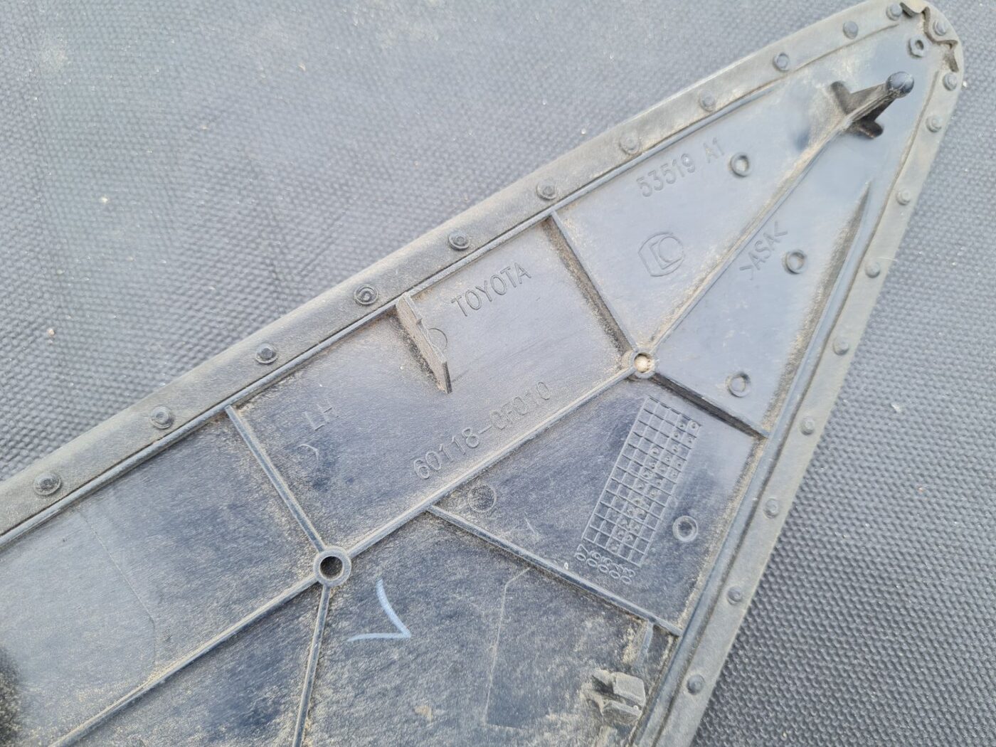 Durvju stikla moldings priekš TOYOTA COROLLA VERSO 2005 3 Durvju stikla moldings priekš TOYOTA COROLLA VERSO 2005