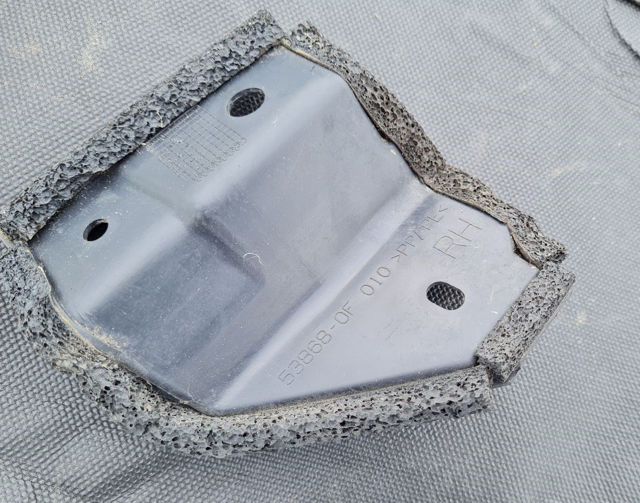 Ieplūdes gaisa deflektors, pa labi priekš TOYOTA COROLLA VERSO 2005 2 Ieplūdes gaisa deflektors, pa labi priekš TOYOTA COROLLA VERSO 2005