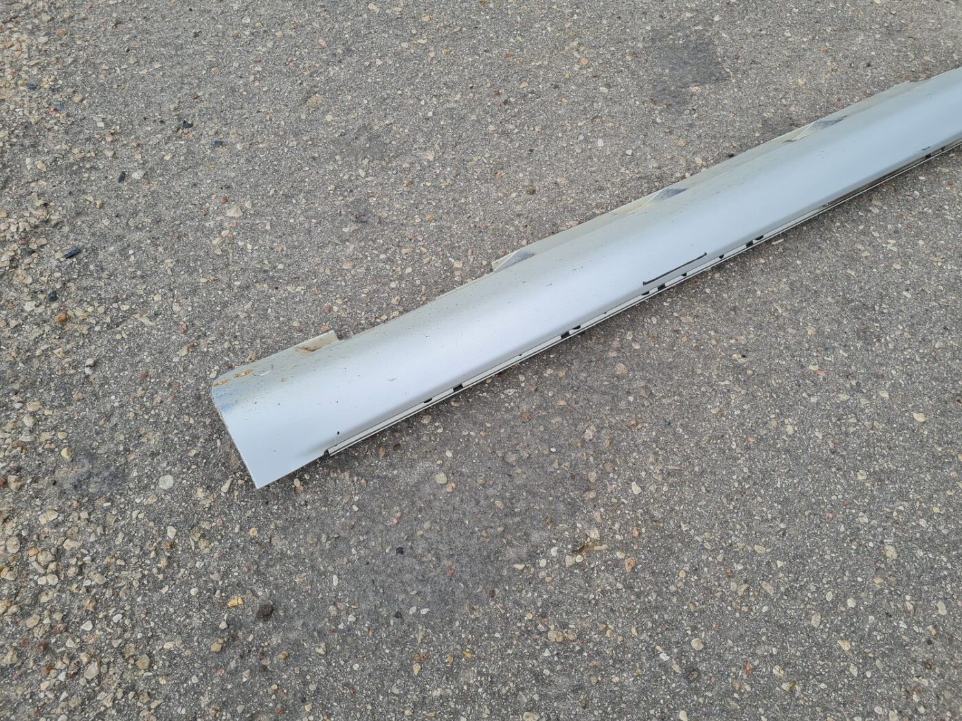 Ārēja sliekšņa laba uzlika priekš TOYOTA COROLLA VERSO 2005