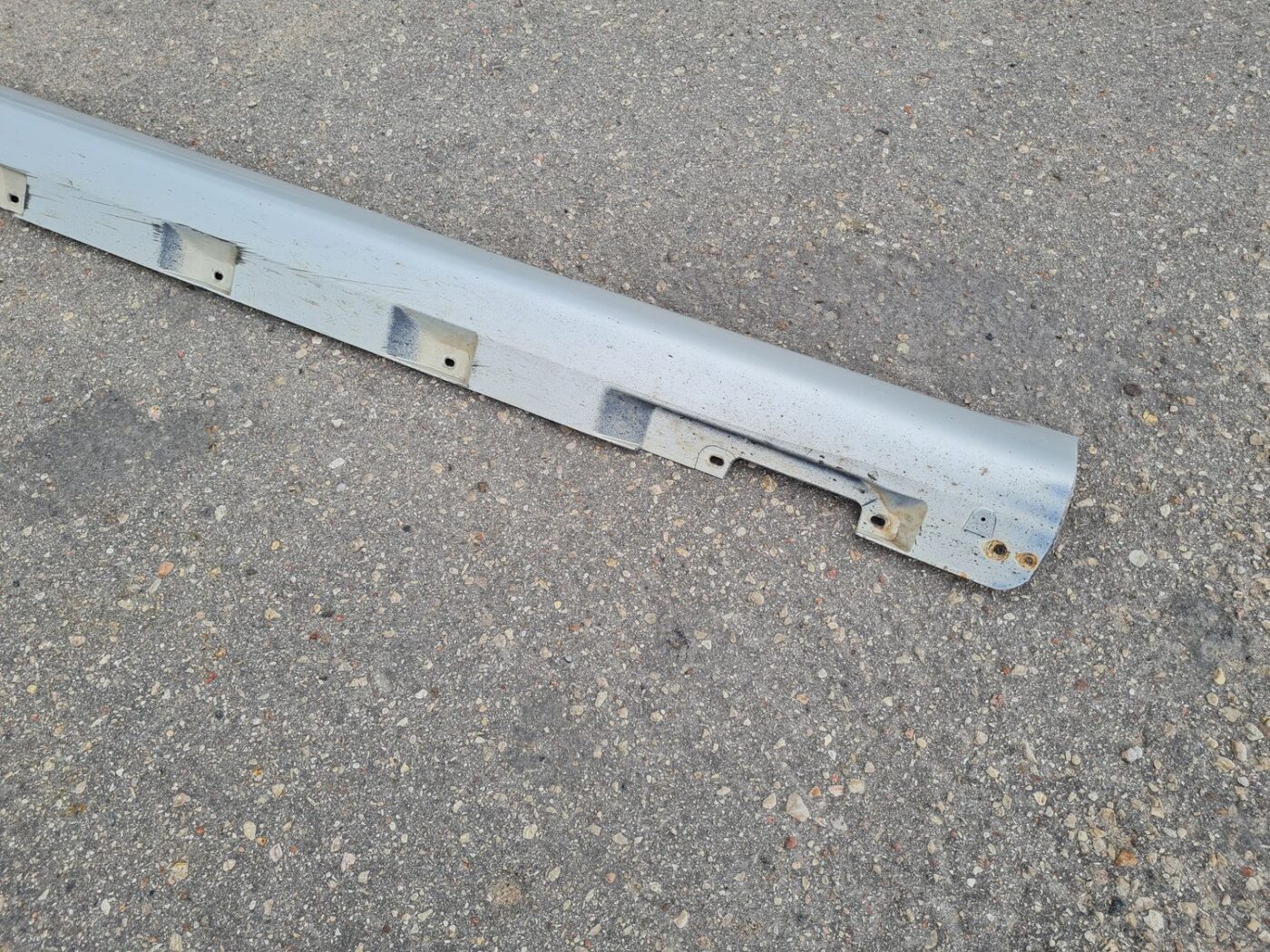 Ārēja sliekšņa laba uzlika priekš TOYOTA COROLLA VERSO 2005