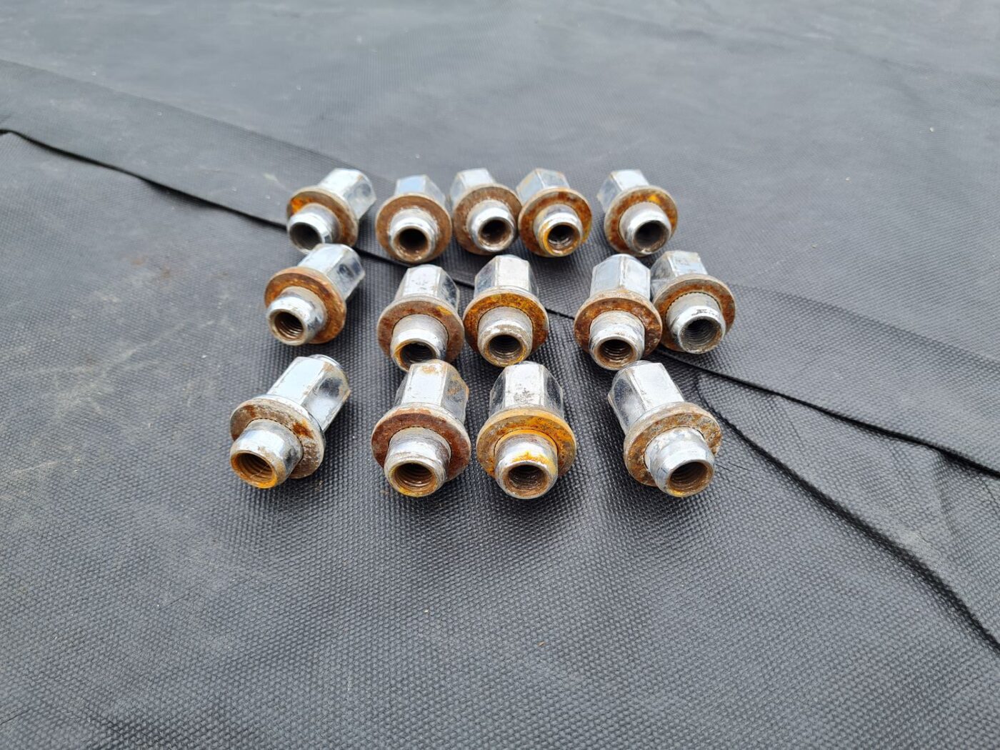 Riteņu skrūves priekš TOYOTA COROLLA VERSO 2005 3 Riteņu skrūves priekš TOYOTA COROLLA VERSO 2005