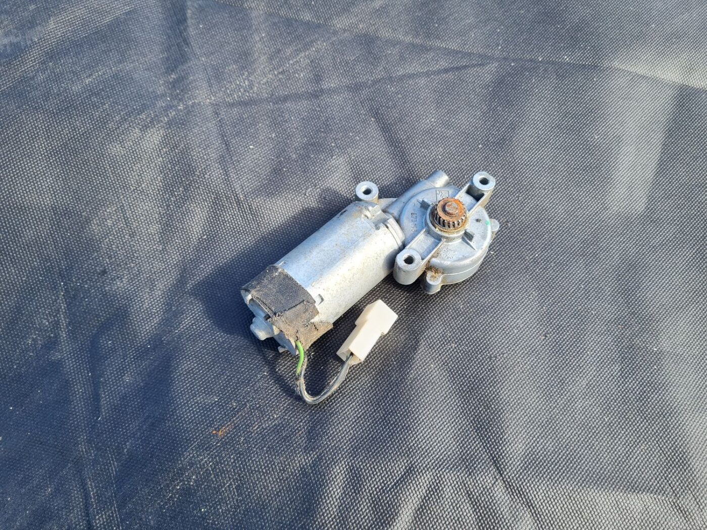 Lūka motors priekš JEEP GRAND CHEROKEE 2004 3 Lūka motors priekš JEEP GRAND CHEROKEE 2004