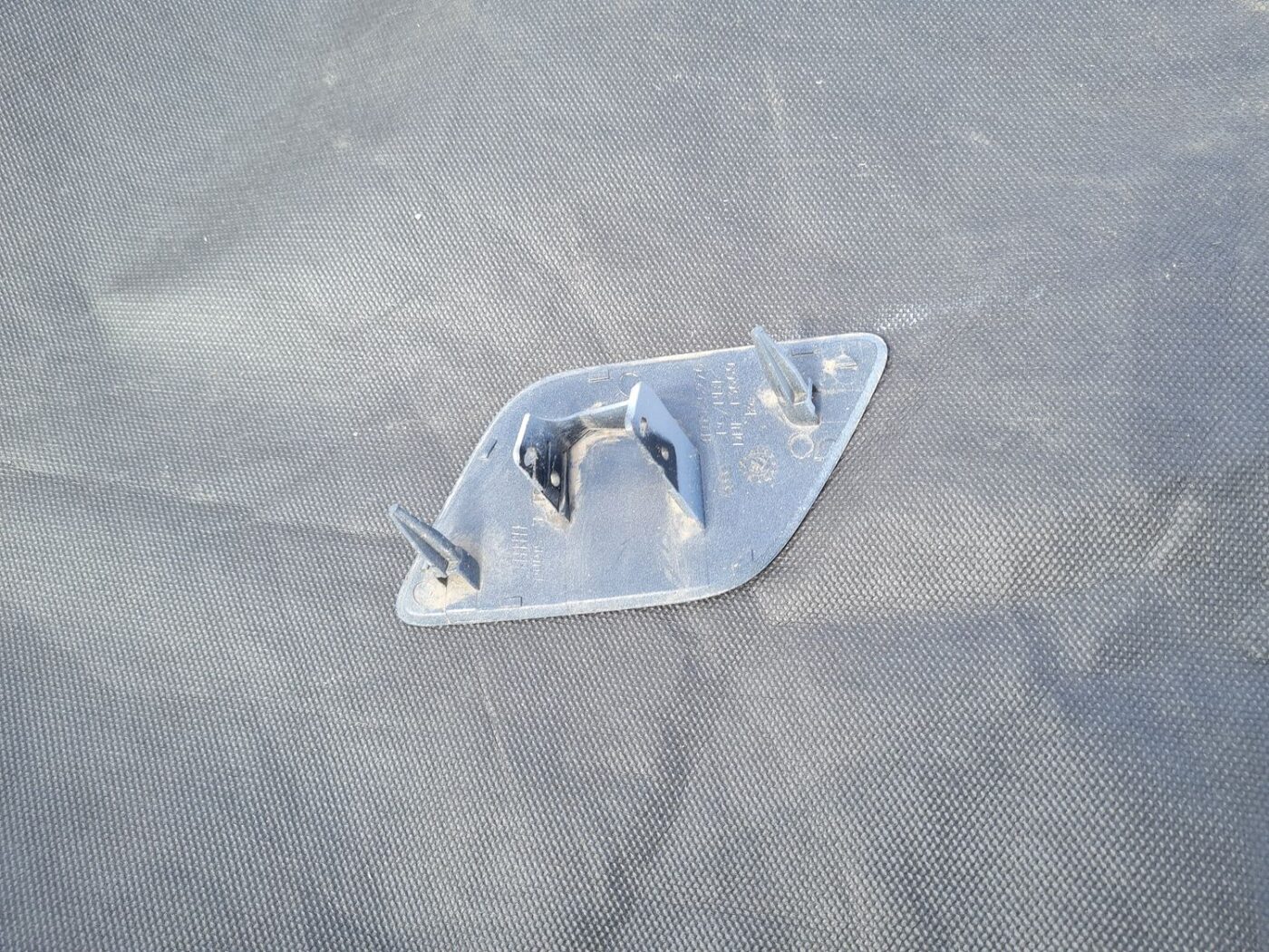 Lukturu mazgātāja sprauslas vāks priekš AUDI A6 AVANT 2007 QUATTRO 2 Lukturu mazgātāja sprauslas vāks priekš AUDI A6 AVANT 2007 QUATTRO