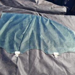 Priekšējo labo durvju stikls priekš NISSAN X-TRAIL 2008