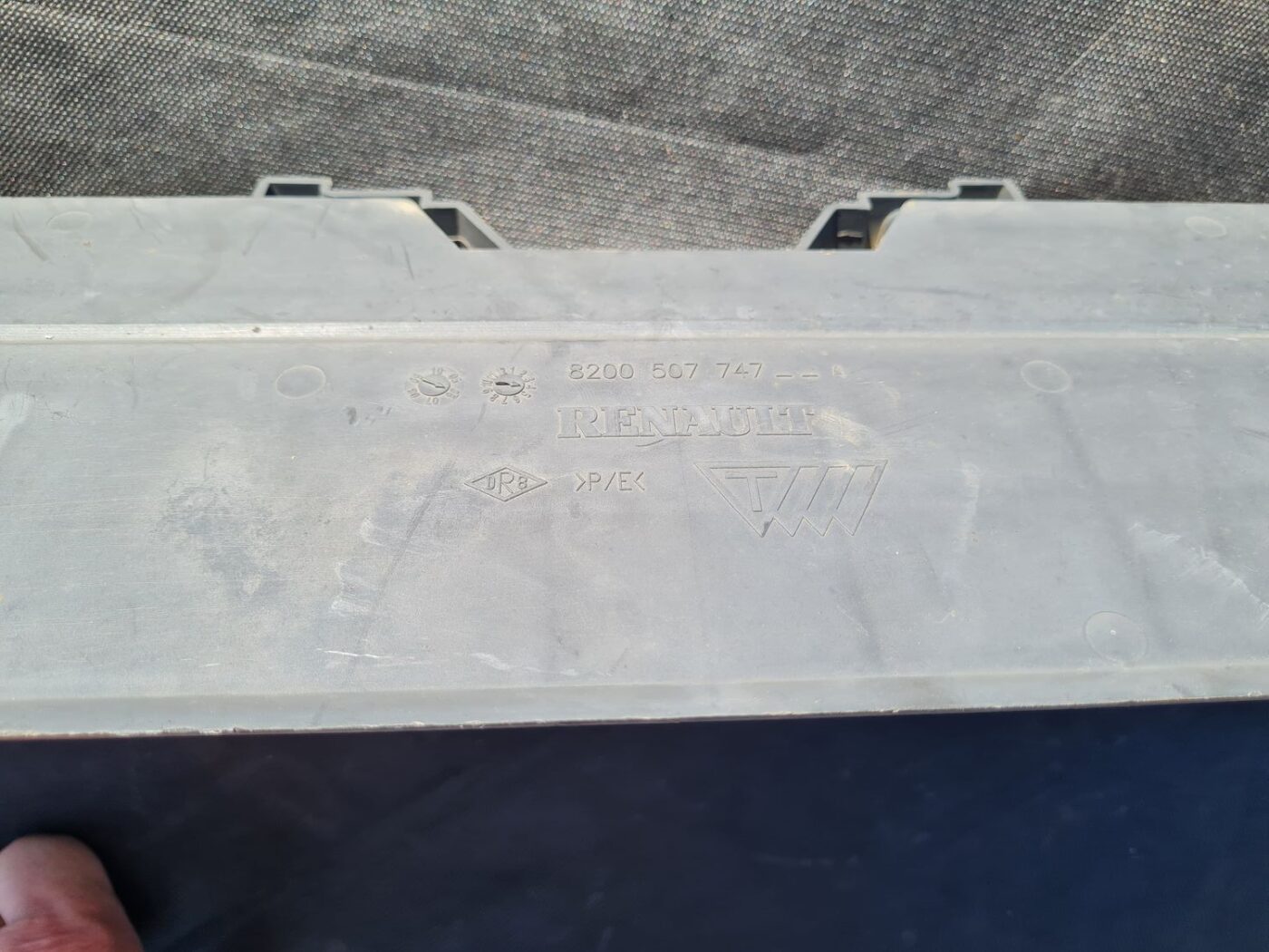 Ieplūdes gaisa deflektors/Difuzors priekš RENAULT ESPACE IV 2006