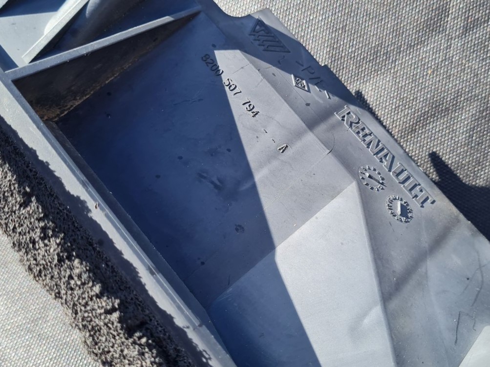 Ieplūdes gaisa deflektors/Difuzors priekš RENAULT ESPACE IV 2006