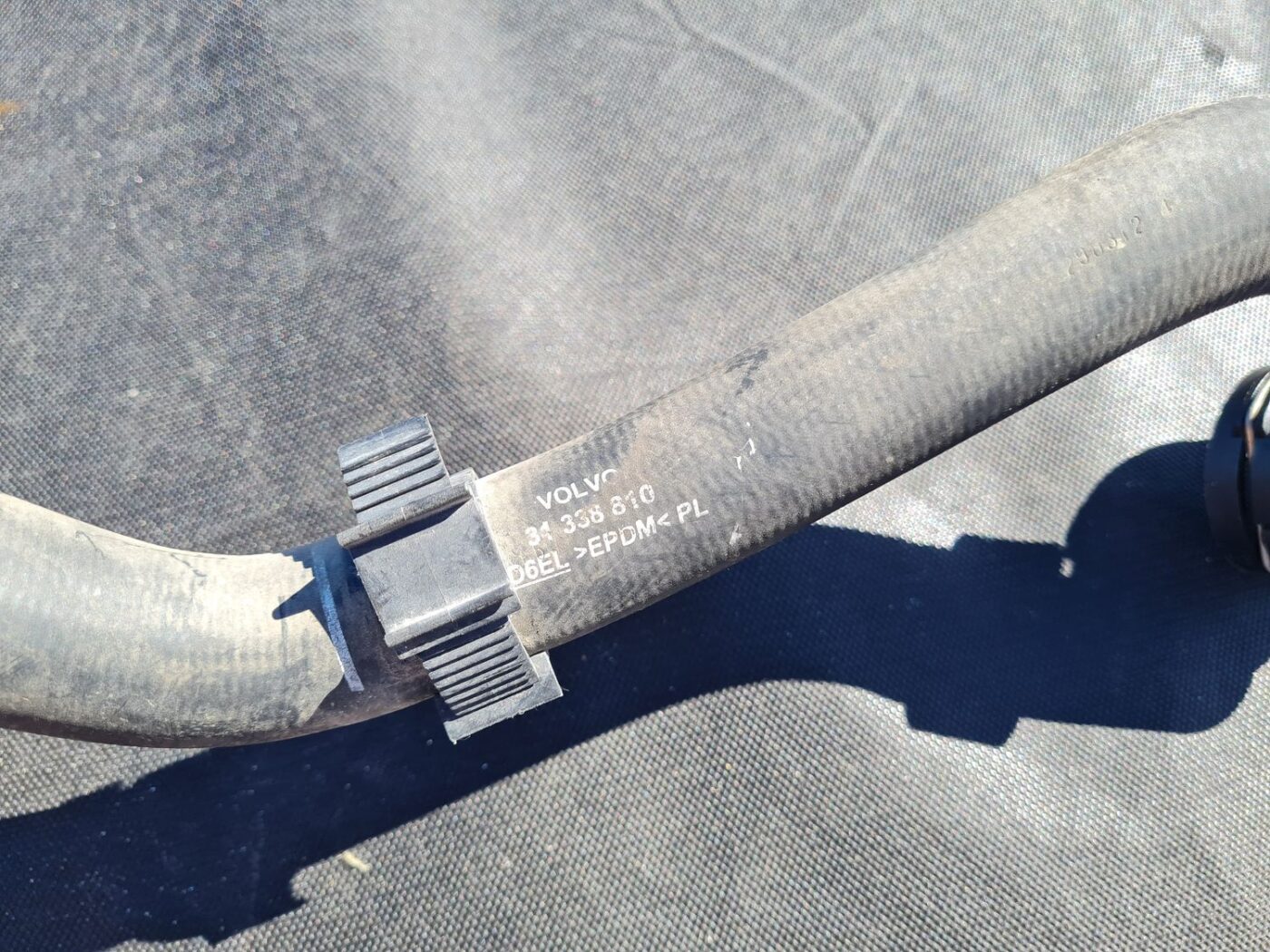 Dzesēšanas caurule priekš VOLVO V60 2012 4 Dzesēšanas caurule priekš VOLVO V60 2012