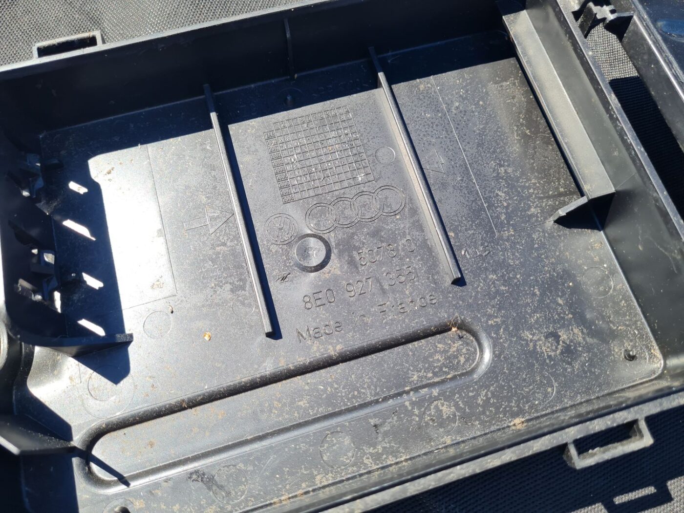 Komforta vadības bloka korpuss priekš AUDI A4 2008 AVANT