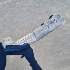 Ieliktņis starp spārnu un durvīm priekš AUDI A4 AVANT 2004