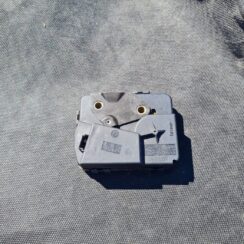 Bagažnieka vāka stikla slēdzene priekš BMW 530D E61 2006 TOURING TITANSILVER