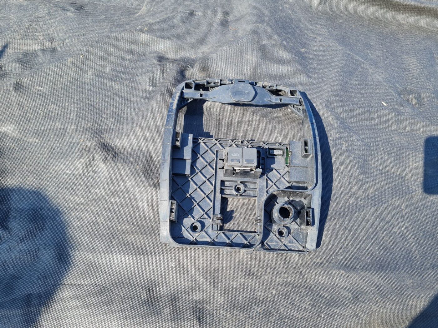 Salona apgaismojuma panelis priekš VOLVO S40 2007 1 Salona apgaismojuma panelis priekš VOLVO S40 2007