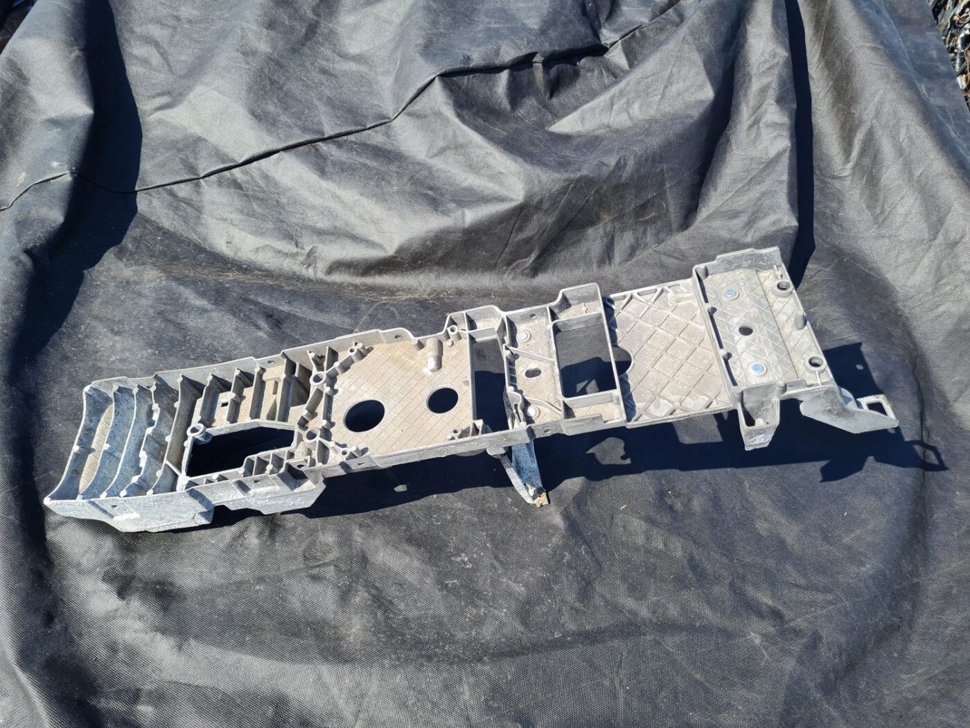 Stāvbremzes mehānisma kronšteins priekš VOLVO S40 2007