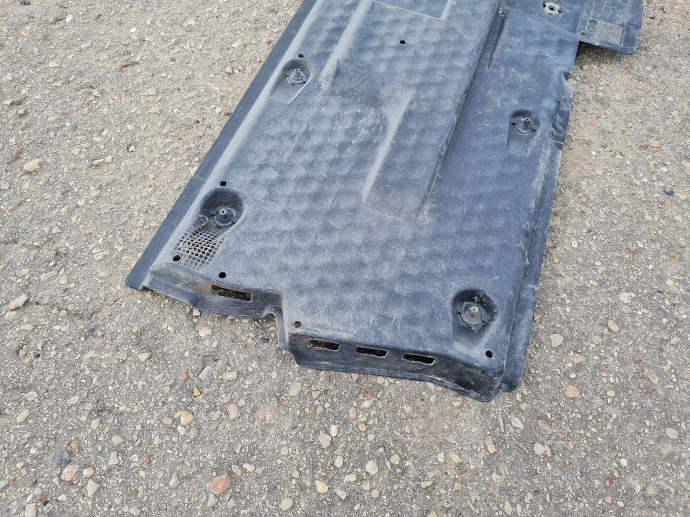 Virsbūves apakšējais aizsargs priekš VW POLO 2005