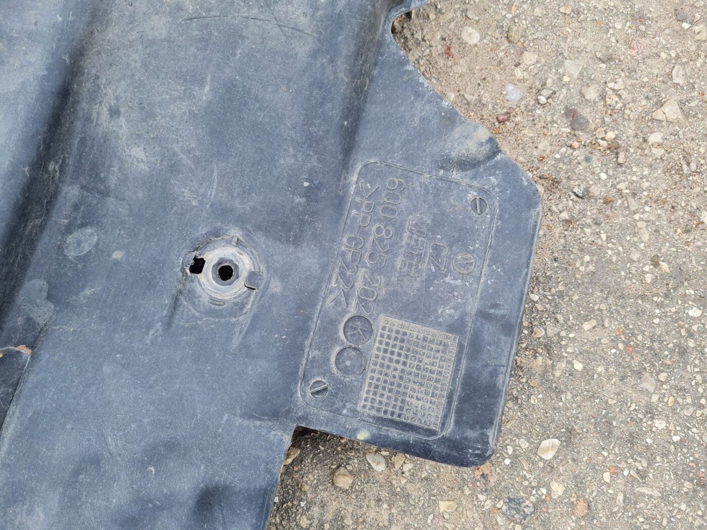 Virsbūves apakšējais aizsargs priekš VW POLO 2005