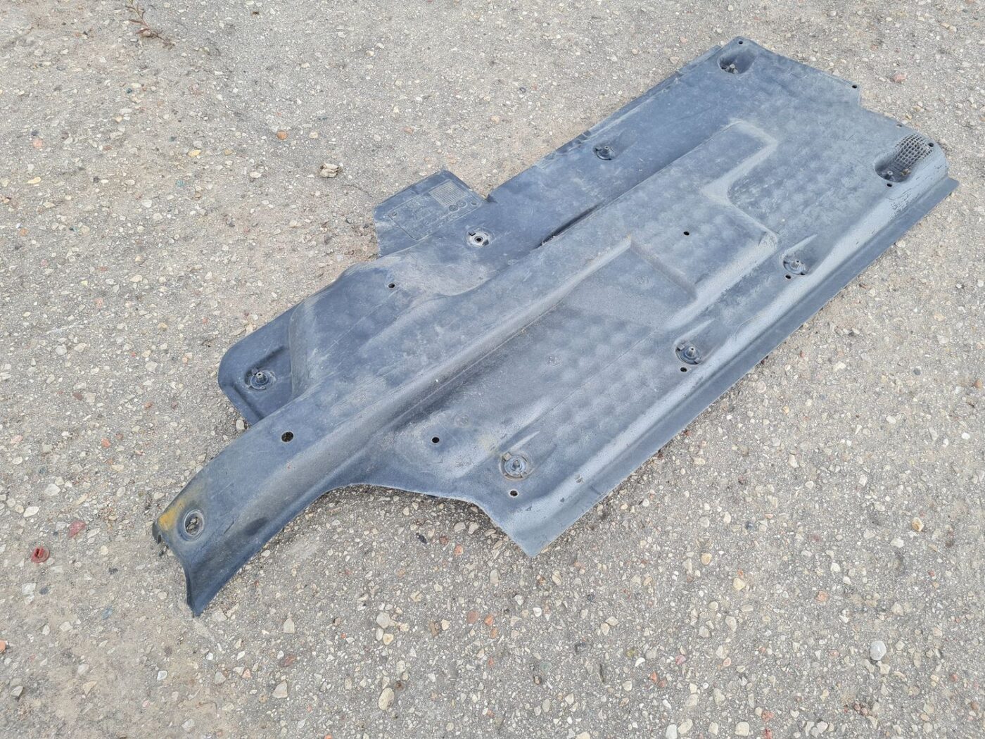 Virsbūves apakšējais aizsargs priekš VW POLO 2005