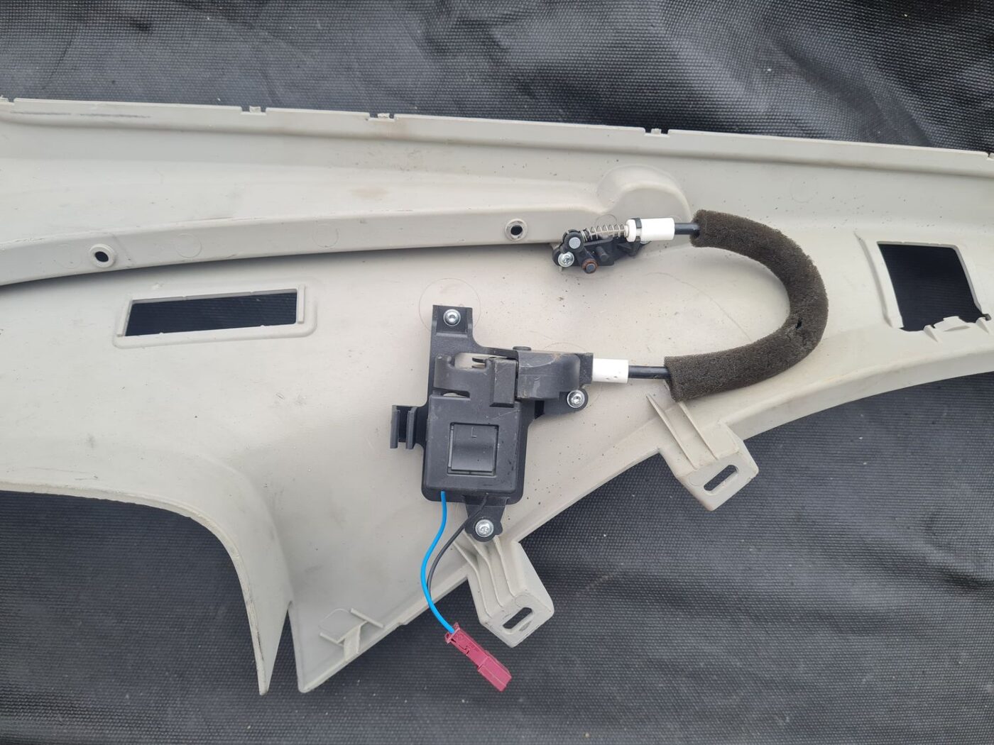 Bagažnieka nodalījuma statnes apdare priekš BMW 330D E91 2008 TOURING