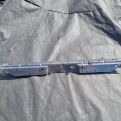 Priekšējā radiatora rāmja augšēja daļa priekš OPEL ASTRA J 2011