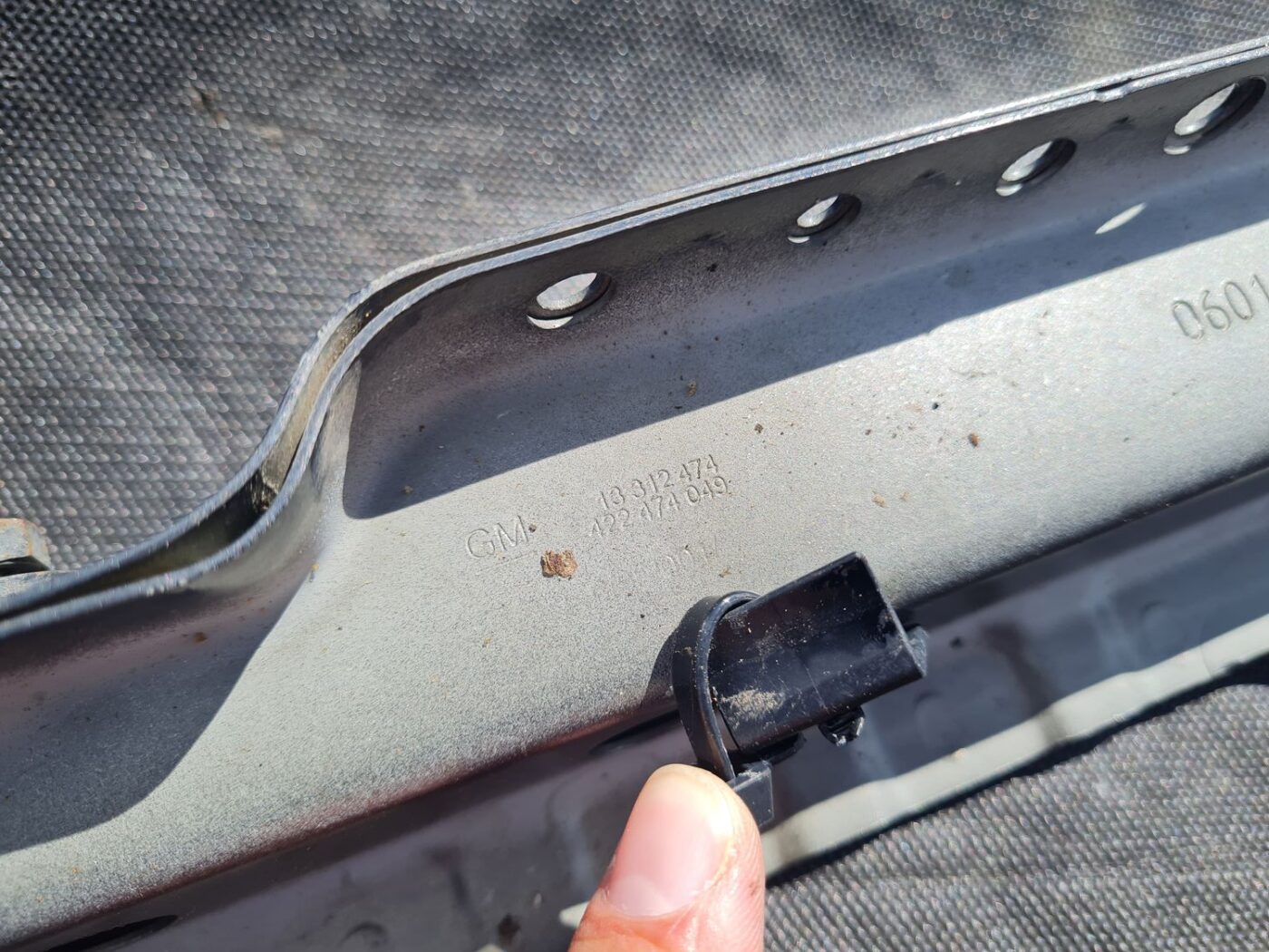 Priekšējā radiatora rāmja augšēja daļa priekš OPEL ASTRA J 2011 3 Priekšējā radiatora rāmja augšēja daļa priekš OPEL ASTRA J 2011