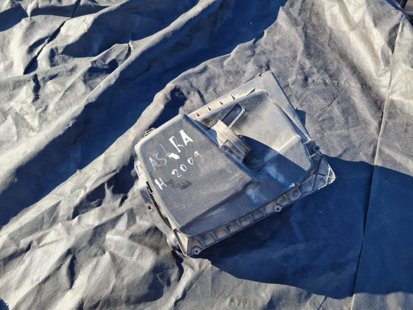 Gaisa filtra korpuss priekš OPEL ASTRA H STATION WAGON 2009 1 Gaisa filtra korpuss priekš OPEL ASTRA H STATION WAGON 2009