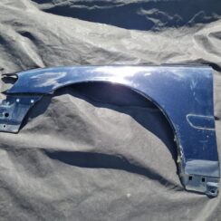 Priekšējais kreisais spārns priekš VOLVO V70 2007