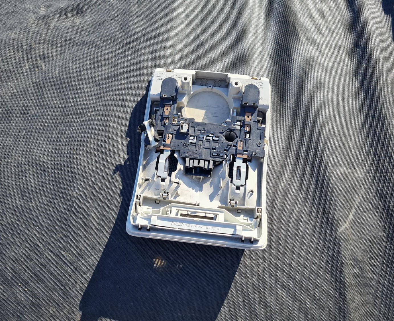 Salona apgaismojuma panelis priekš AUDI A4 AVANT 2005 2 Salona apgaismojuma panelis priekš AUDI A4 AVANT 2005