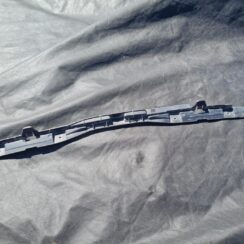 Aizmugurējā bufera centrālais stiprinājums priekš OPEL ASTRA H STATION WAGON 2007