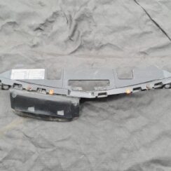 Radiatoru augšēja uzlika priekš OPEL INSIGNIA SPORTS TOURER 2010