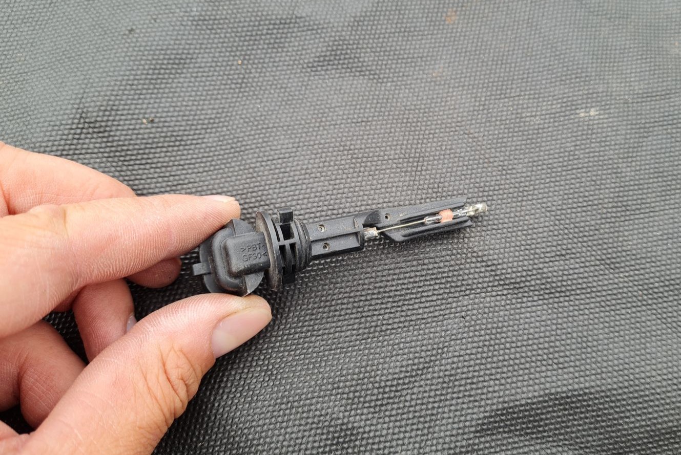 Dzesēšanas šķidruma līmeņa devējs priekš OPEL INSIGNIA SPORTS TOURER 2010