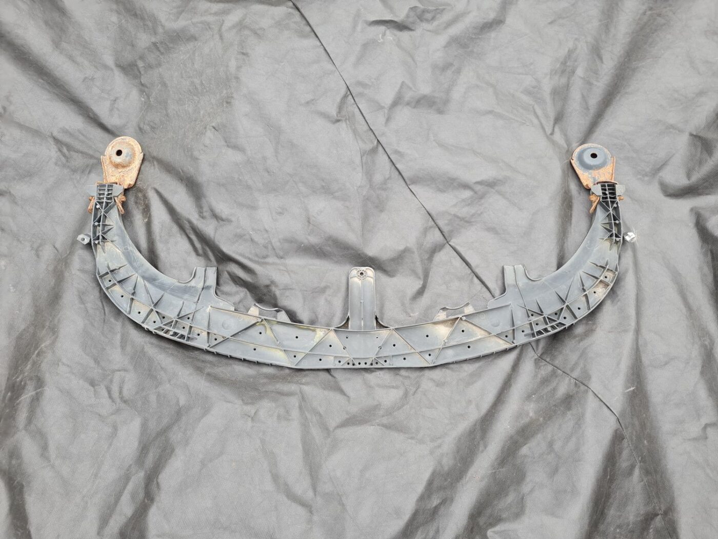 Priekšēja bufera aizsargs priekš OPEL INSIGNIA SPORTS TOURER 2010