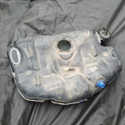 Degvielas tvertne priekš OPEL INSIGNIA SPORTS TOURER 2010