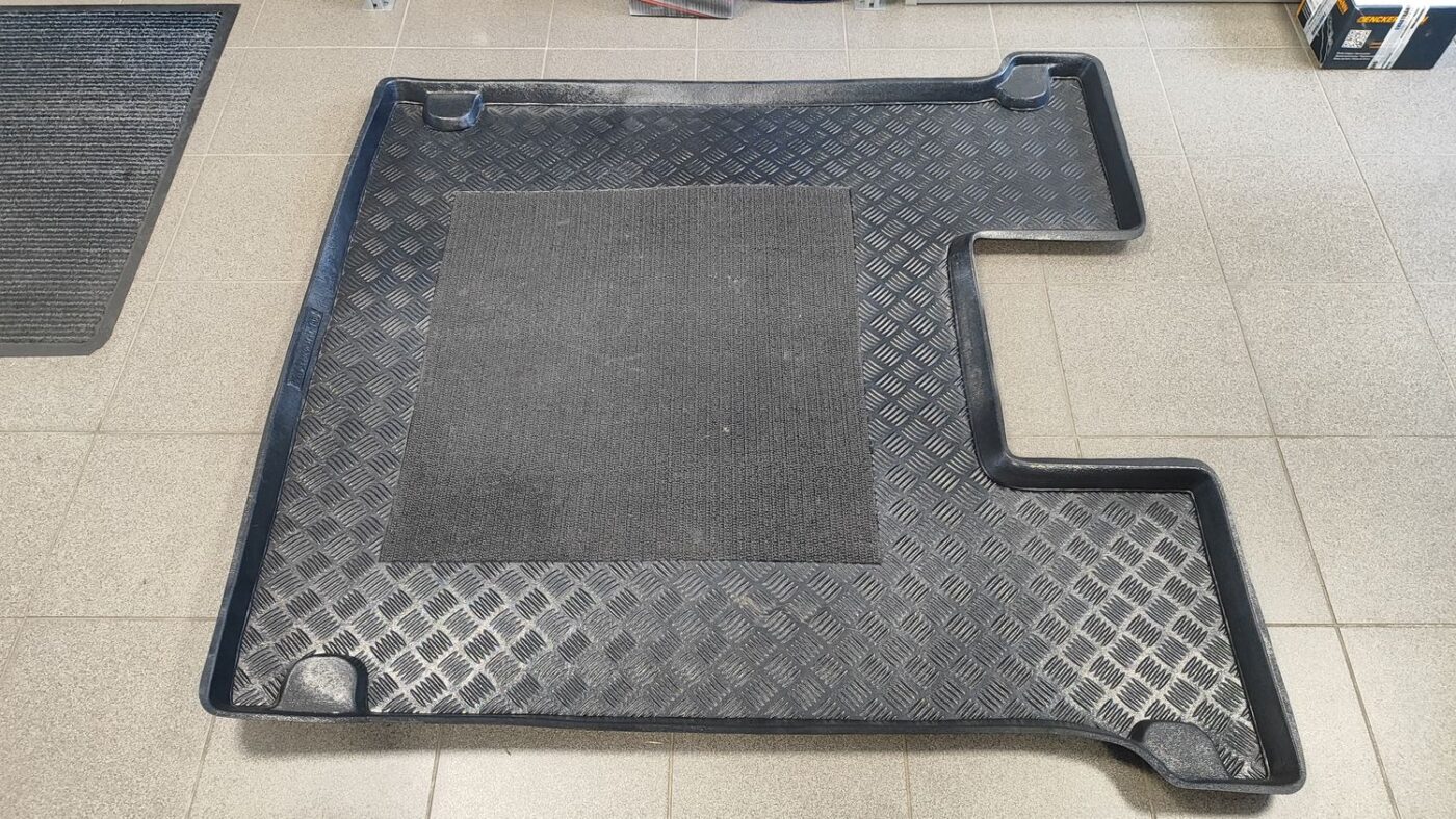 Bagāžnieka nodalījuma paklājs priekš VW CARAVELLE T5 T6 2010-2019 1 Bagāžnieka nodalījuma paklājs priekš VW CARAVELLE T5 T6 2010-2019