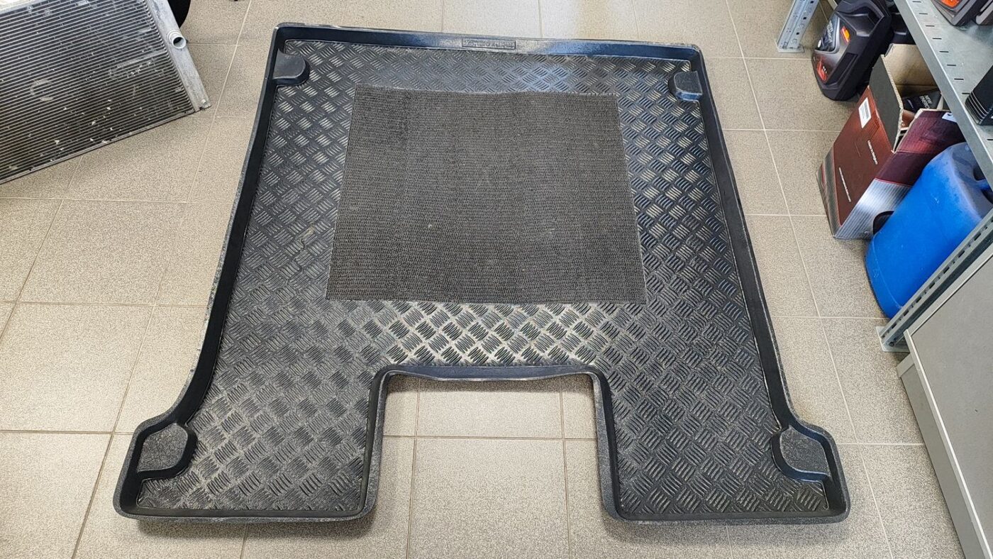 Bagāžnieka nodalījuma paklājs priekš VW CARAVELLE T5 T6 2010-2019 6 Bagāžnieka nodalījuma paklājs priekš VW CARAVELLE T5 T6 2010-2019