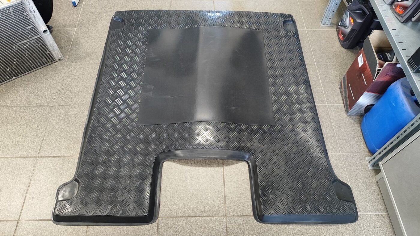 Bagāžnieka nodalījuma paklājs priekš VW CARAVELLE T5 T6 2010-2019 4 Bagāžnieka nodalījuma paklājs priekš VW CARAVELLE T5 T6 2010-2019