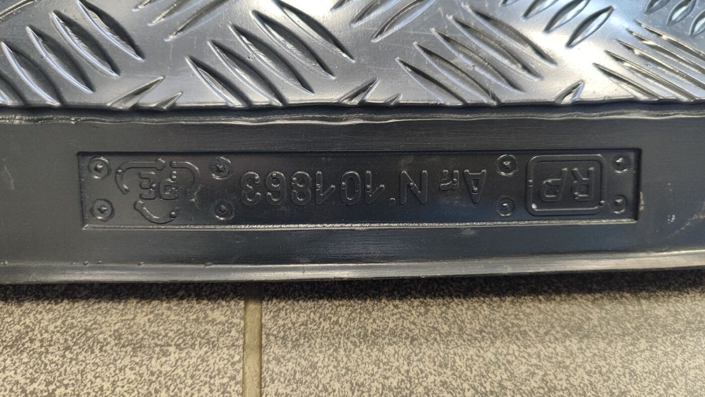 Bagāžnieka nodalījuma paklājs priekš VW CARAVELLE T5 T6 2010-2019 3 Bagāžnieka nodalījuma paklājs priekš VW CARAVELLE T5 T6 2010-2019