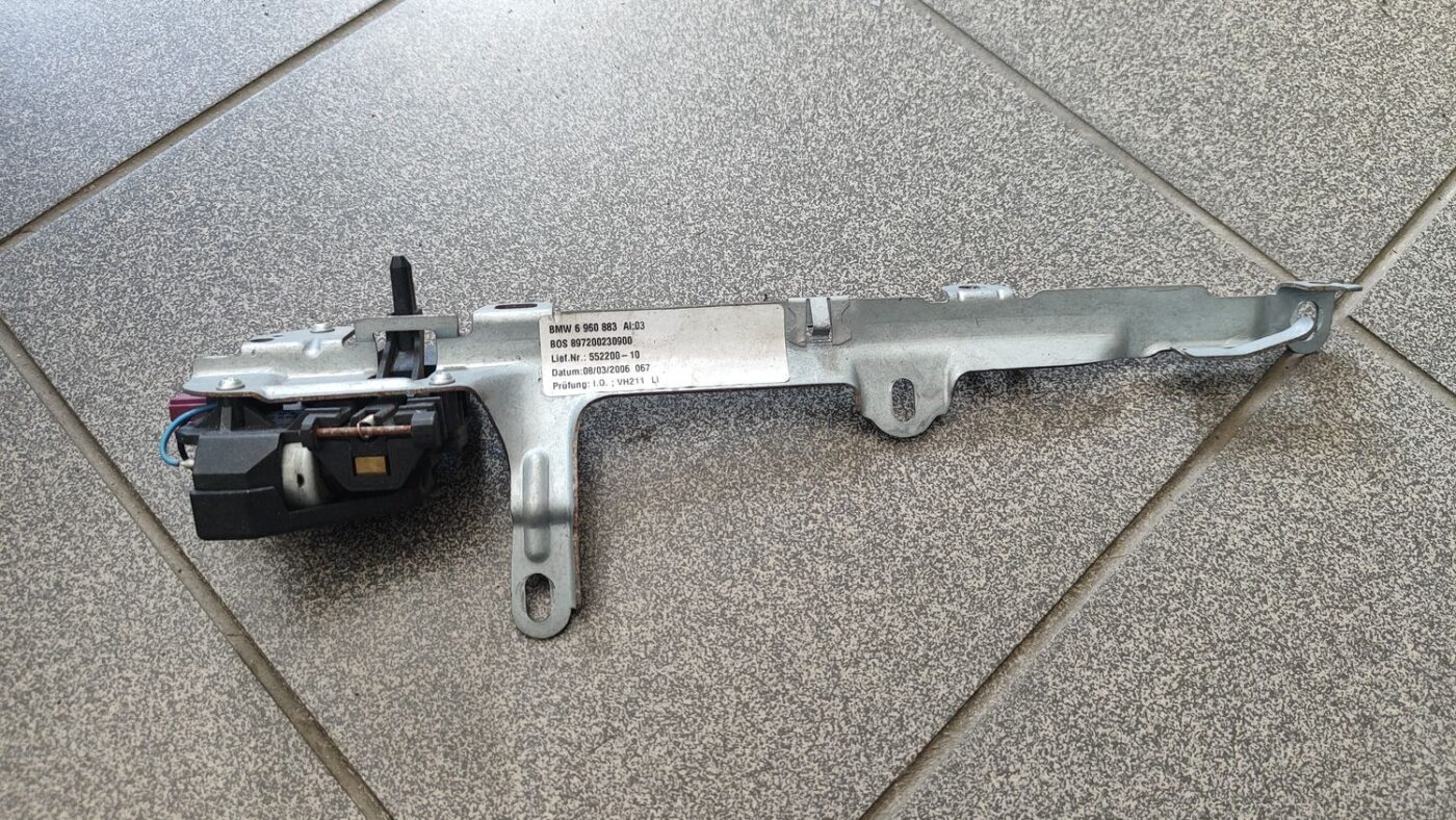 Bagāžnieka žalūzijas mehānisms priekš BMW 530D E61 2006 TOURING TITANSILVER 2 Bagāžnieka žalūzijas mehānisms priekš BMW 530D E61 2006 TOURING TITANSILVER