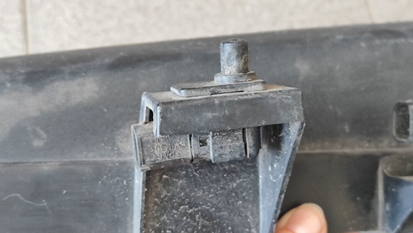 Salona gaisa filtra korpusa vāks priekš BMW 525 E60 2006 OLIVE