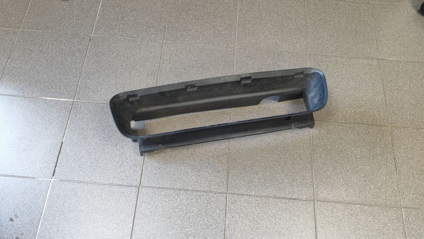 Ieplūdes gaisa deflektors/Difuzors priekš VOLVO S40 2004 Black