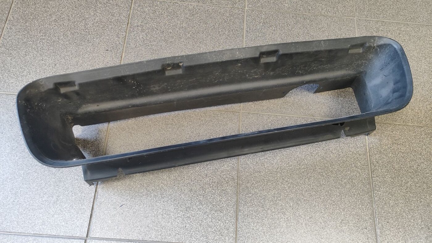 Ieplūdes gaisa deflektors/Difuzors priekš VOLVO S40 2004 Black