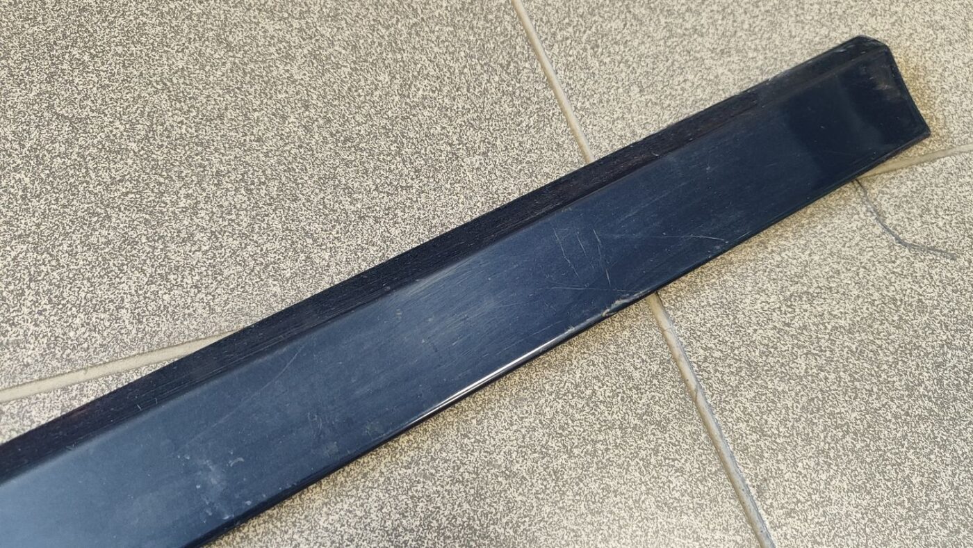 Priekšējo labo durvju moldings priekš AUDI A4 2005