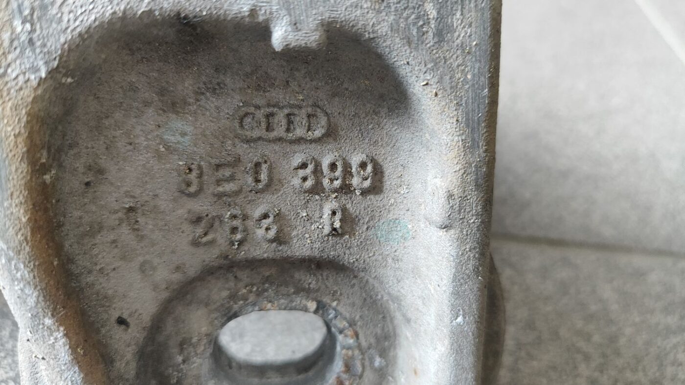 Pārnesumkārbas kronšteins priekš AUDI A4 AVANT 2004 3 Pārnesumkārbas kronšteins priekš AUDI A4 AVANT 2004