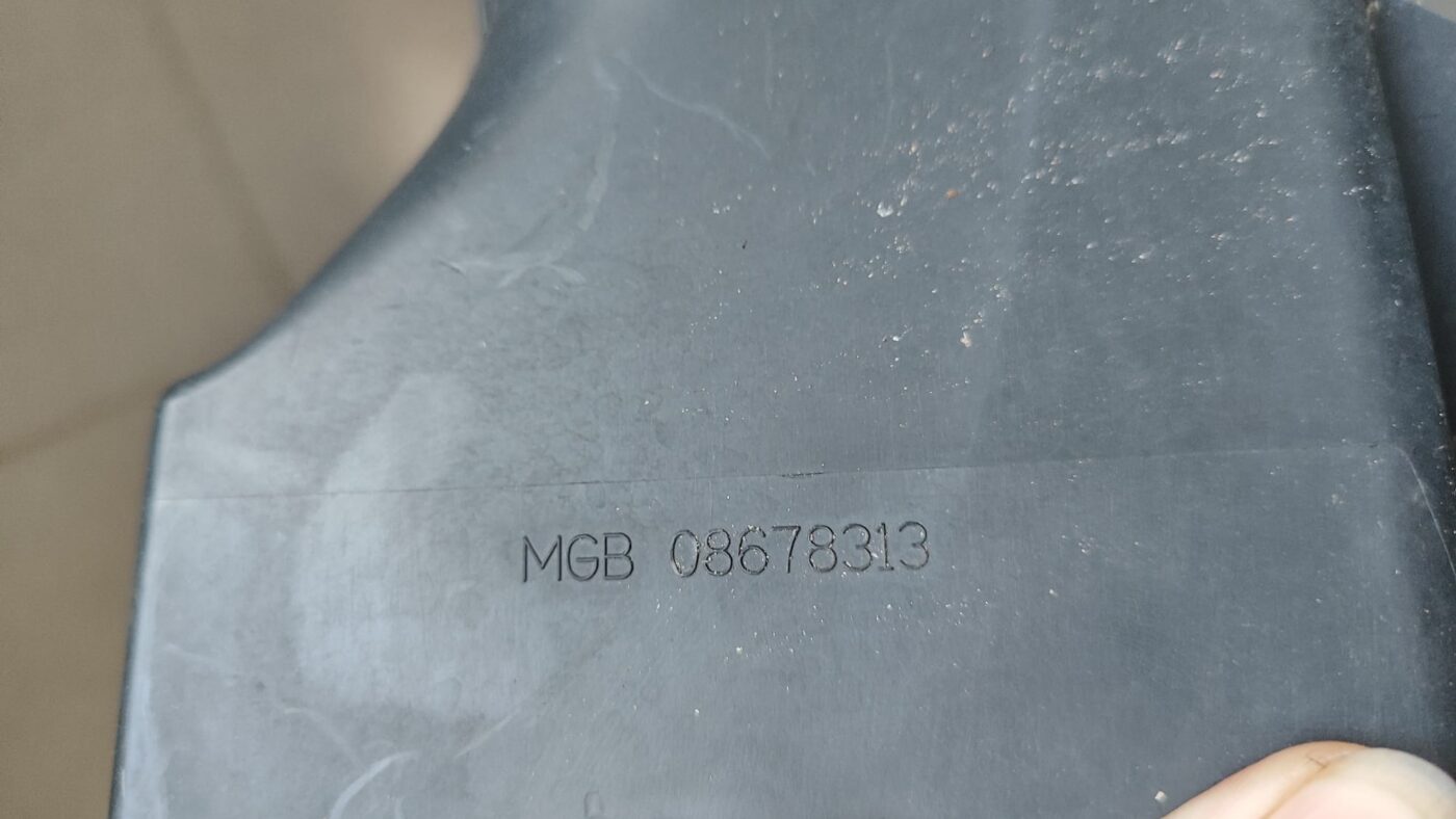 Ieplūdes gaisa deflektors/Difuzors priekš VOLVO S40 2004 Black