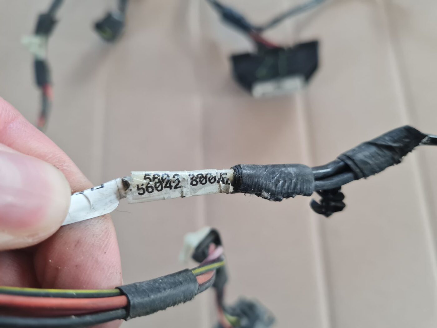 Bagažnieka vāka vadi priekš JEEP GRAND CHEROKEE 2004 3 Bagažnieka vāka vadi priekš JEEP GRAND CHEROKEE 2004