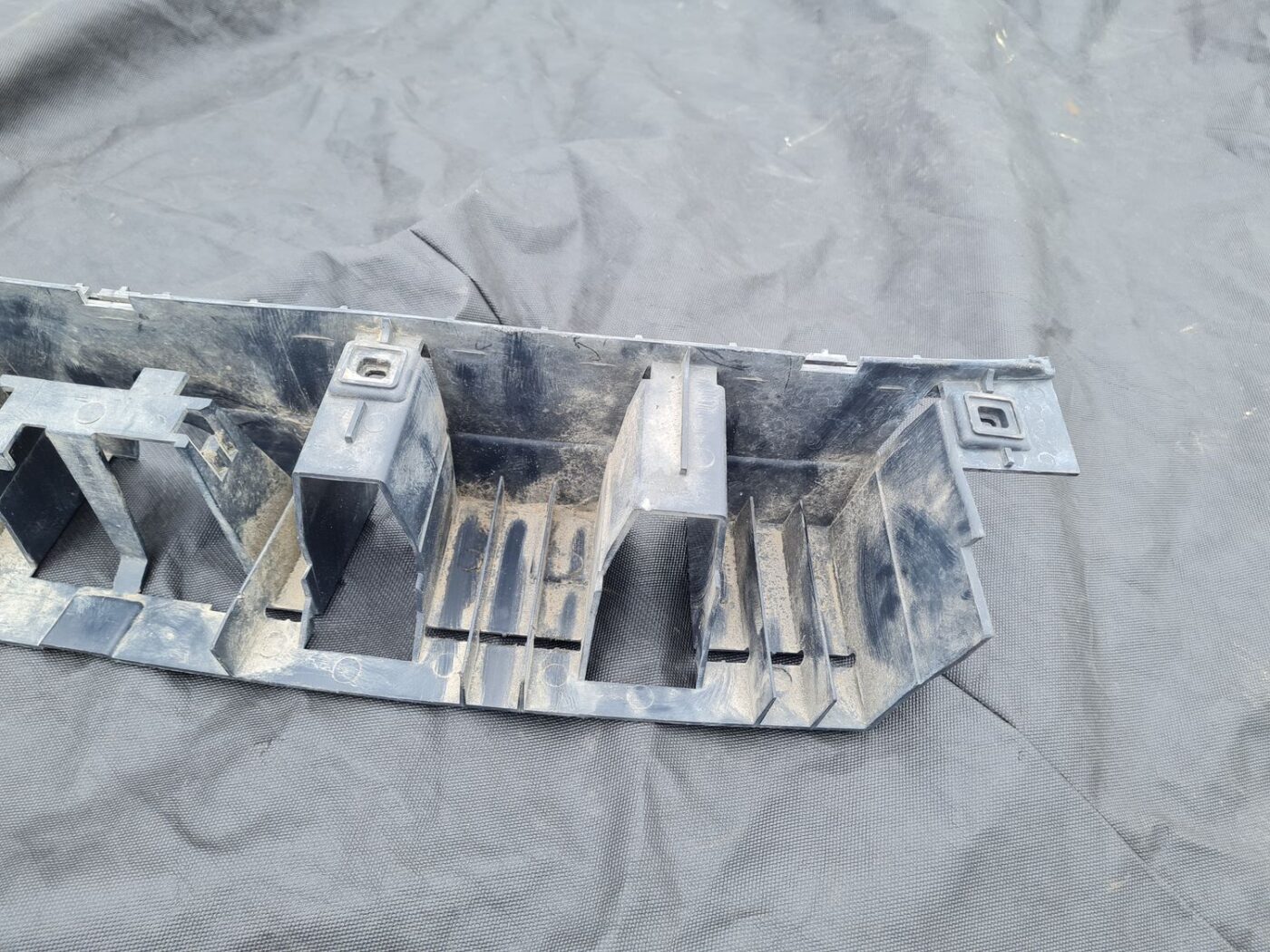 Aizmugurējā bufera centrālais stiprinājums priekš VOLVO S80 2007 GREY 5 Aizmugurējā bufera centrālais stiprinājums priekš VOLVO S80 2007 GREY