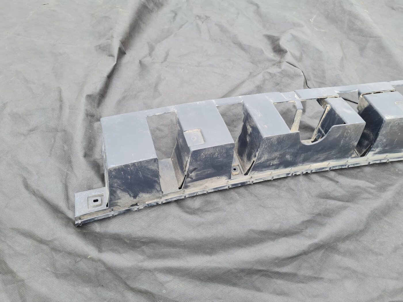 Aizmugurējā bufera centrālais stiprinājums priekš VOLVO S80 2007 GREY 4 Aizmugurējā bufera centrālais stiprinājums priekš VOLVO S80 2007 GREY