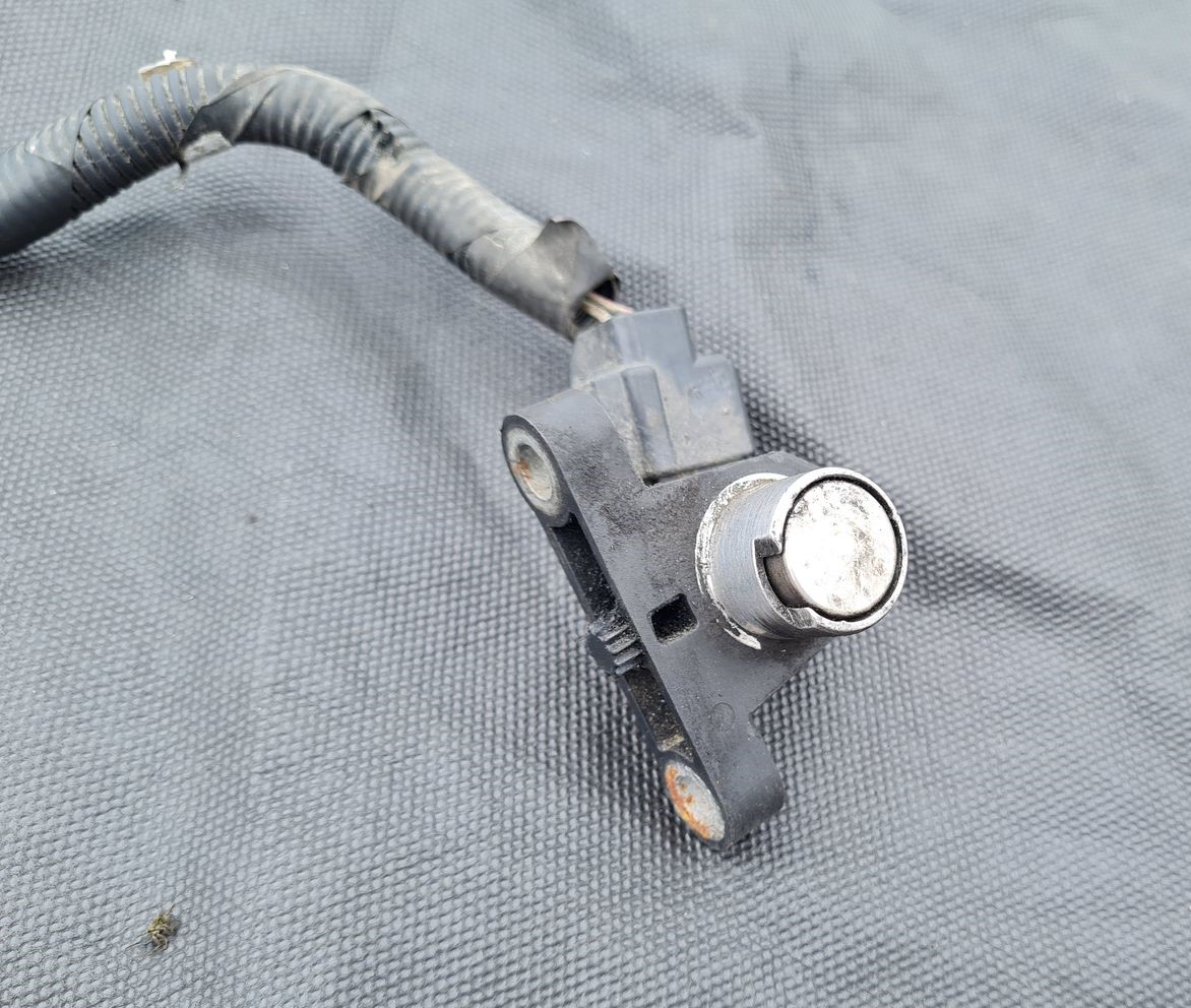 Kloķvārpstas devējs priekš VOLVO S80 2007 GREY 2 Kloķvārpstas devējs priekš VOLVO S80 2007 GREY