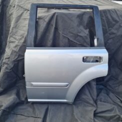 Aizmugurējās kreisās durvis priekš NISSAN X-TRAIL 2005