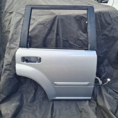 Aizmugurējās labās durvis priekš NISSAN X-TRAIL 2005