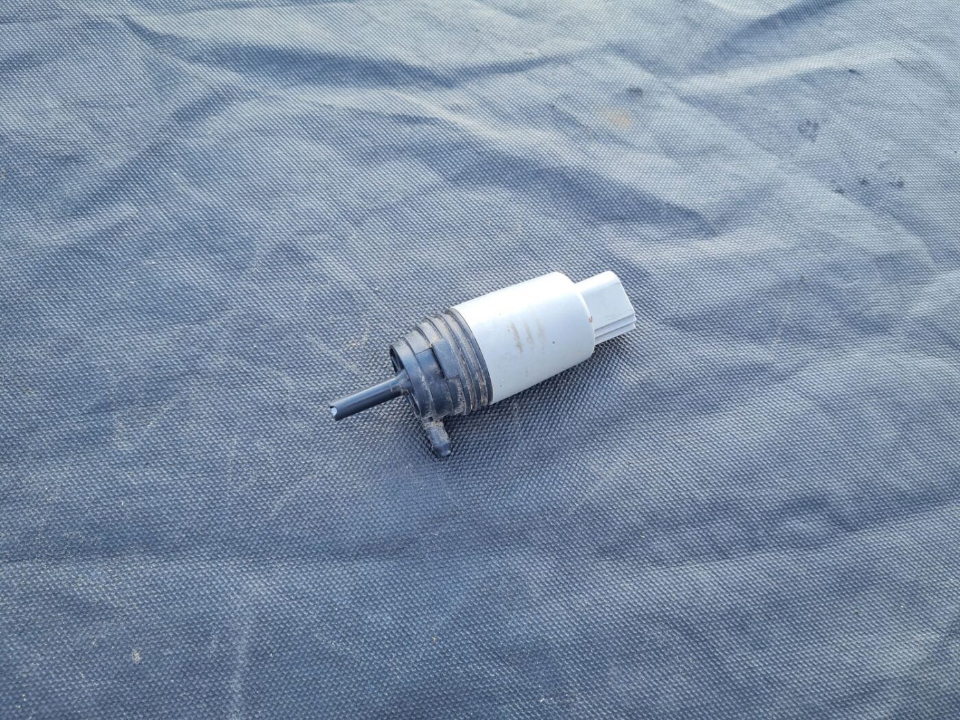 Mazgātāja šķidruma sūknis priekš BMW 525 E60 2006 OLIVE 1 Mazgātāja šķidruma sūknis priekš BMW 525 E60 2006 OLIVE