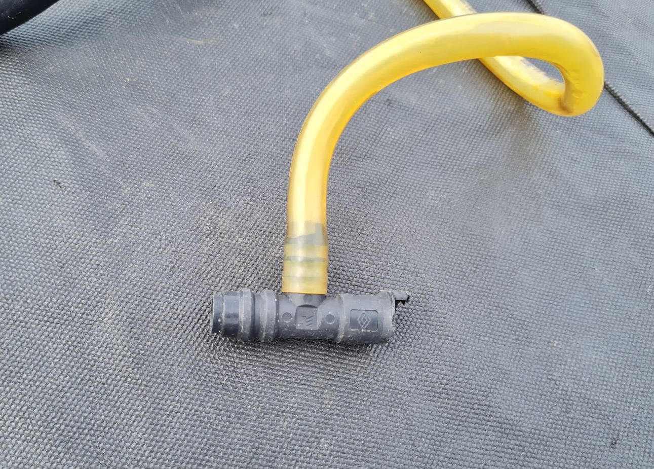 Degvielas caurule priekš RENAULT MEGANE 2011